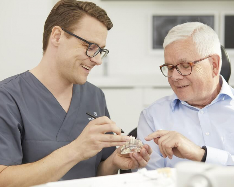 MKG Augsburg am Vincentinum - Dr. Dr. Stefan Mayr